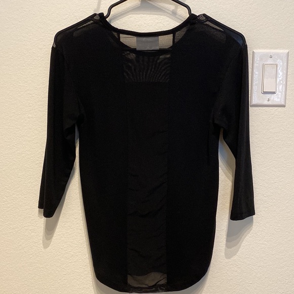 Active mesh blouse - Picture 2 of 4